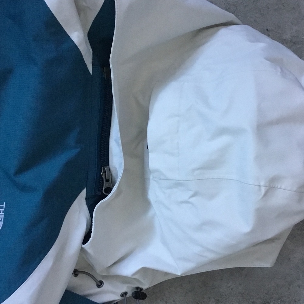 The North Face Hyvent Jacket with removable hood- size M - Picture 9 of 15